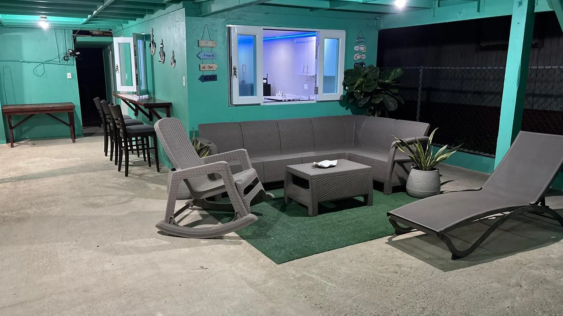 Villa Mami Ana Beach House, The Oceanfront Rest Hideaway ! Ceiba Puerto Rico