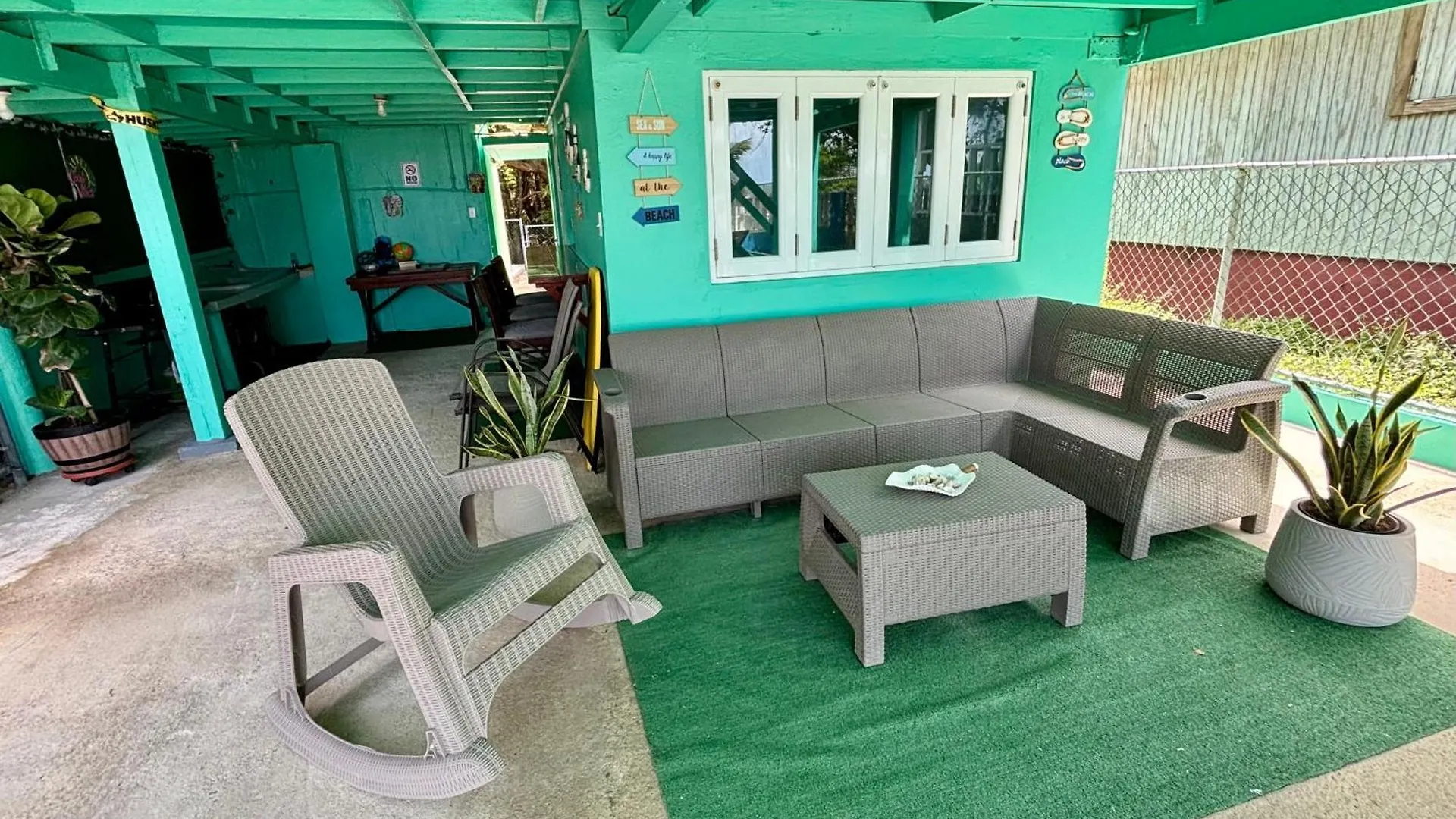 Villa Mami Ana Beach House, The Oceanfront Rest Hideaway ! Ceiba