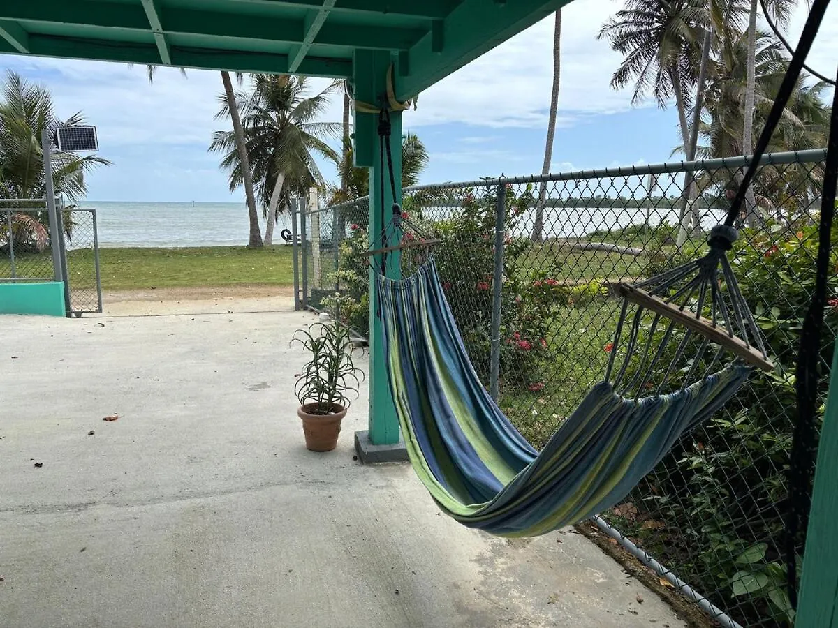 Villa Mami Ana Beach House, The Oceanfront Rest Hideaway ! Ceiba Porto Riko
